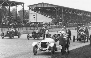An early Indianapolis 500 race
