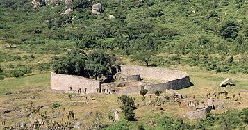 Photo of the walls of Great Zimbabwe