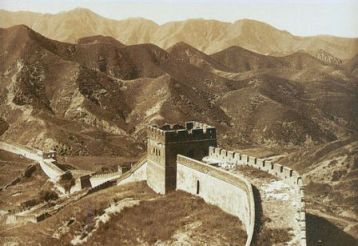 The Great Wall of China doesn't exist – History of International Relations