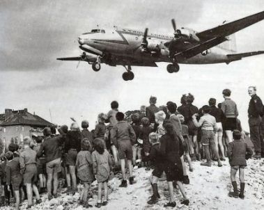 People watching Berlin Airlift plane