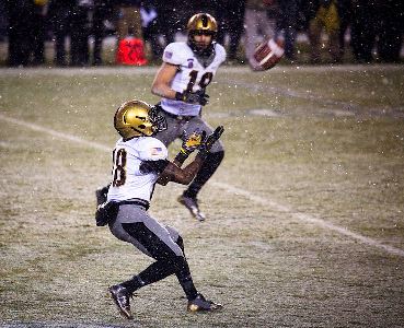 Punt returner catching ball